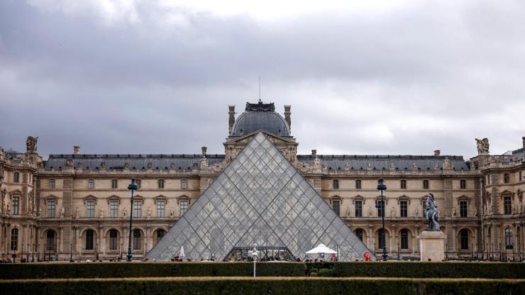 Louvre Müzesi’ndeki soygunda yeni gelişme! Değerli mücevherlerin Fransa Merkez Bankası’na taşındığı iddiası – Dünyadan Haberler CNN Türk