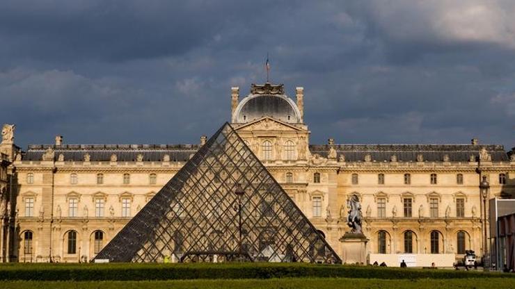 Louvre soygununda 2 tutuklama, 5 yeni gözaltı – Dünyadan Haberler CNN Türk