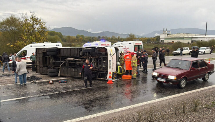 Bartın'da işçi servisi devrildi: 1 ölü, 19 yaralı