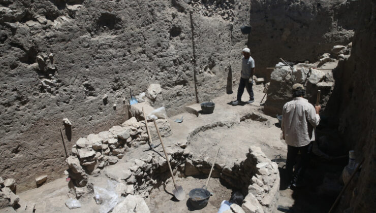 Yassı Höyük’te Geç Tunç Çağı’na ait yapı ve silolar gün yüzüne çıkarıldı
