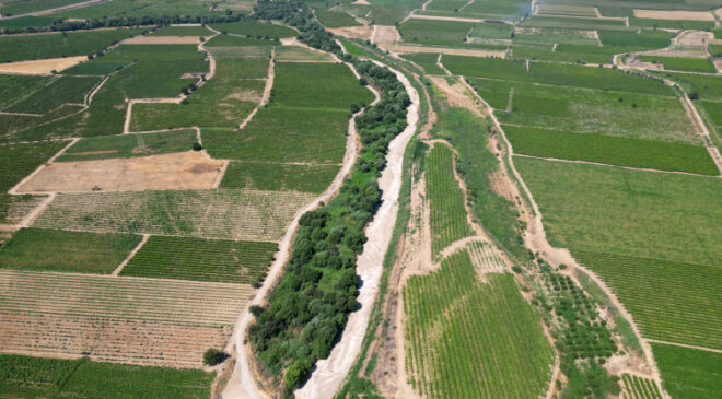 Kuraklığın etkisiyle Gediz Nehri’nin bazı bölümleri kurudu