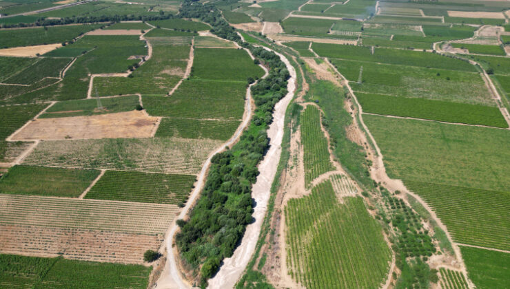 Kuraklığın etkisiyle Gediz Nehri’nin bazı bölümleri kurudu