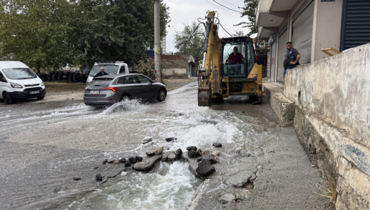 İzmir'de tonlarca su boşa aktı, mahalleli isyan etti