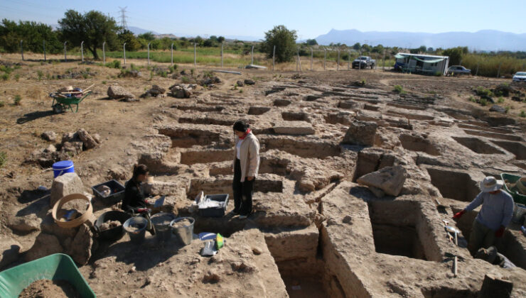 Kolossai Antik Kenti'nde 2 bin 200 yıllık 60 mezar bulundu