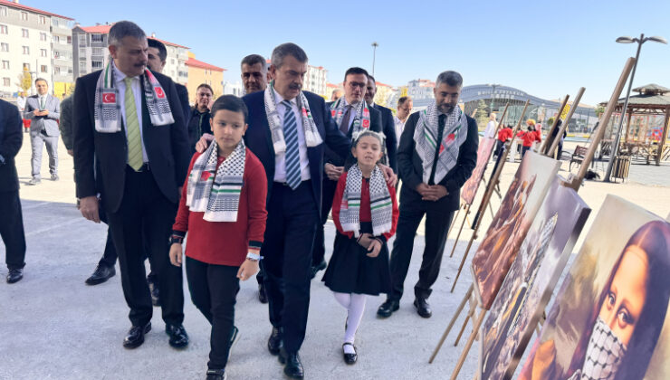 Bakan Tekin, Filistin ve Gazze temalı farkındalık etkinliğine katıldı