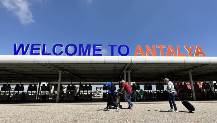 Ege ve Akdeniz’deki havalimanları rekora uçtu