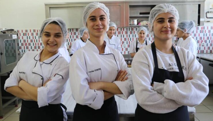 Diyarbakır’da yemek fabrikası gibi okul: 15 milyon ciro yaptılar