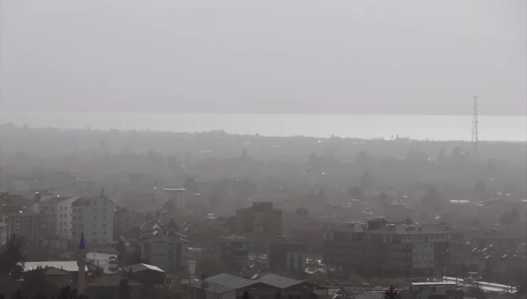 Burdur’da Afrika kıtasından güneyli rüzgarlarla taşınan çöl tozu etkili olmaya başladı