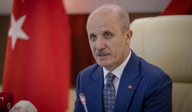 YÖK Başkanı Özvar'dan adaylara geleceğin meslekleri tavsiyesi
