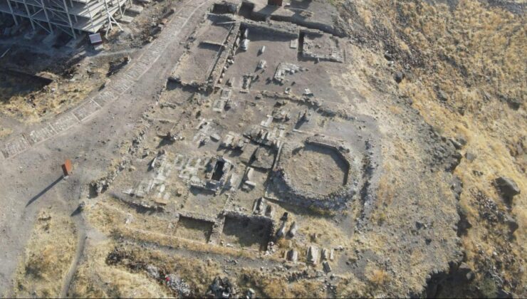 Ani'deki kazılarda Selçuklu dönemine ait kümbet bulundu