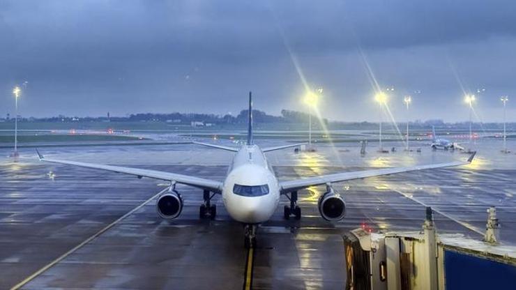 Avrupa’nın kalbinde uçuşları durduran ‘dron’ alarmı! Havalimanı kilit… – Dünya Haberleri CNN TÜRK