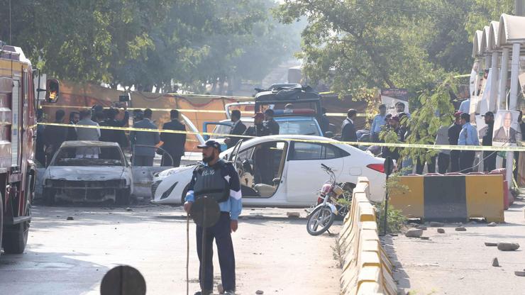 Pakistan’da intihar saldırısında en az 12 kişi hayatını kaybetti – Dünyadan Haberler CNN Türk