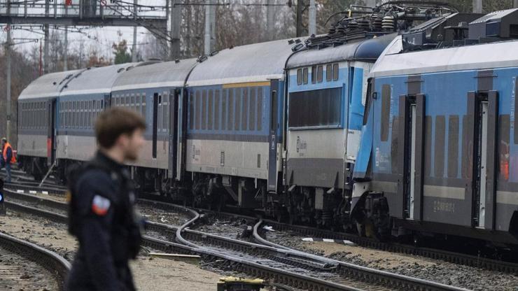Çekyada iki tren çarpıştı: Yaralılar var – Son Dakika Dünya Haberleri CNN Türk