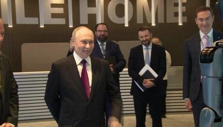 Konferansa damga vurdu! Putin’i dans eden robot karşıladı – Dünyadan Haberler CNN Türk | Video