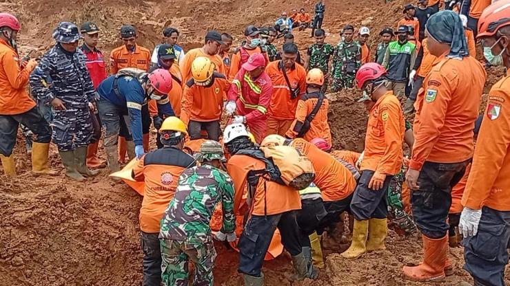 Endonezya’da heyelan faciası: Can kaybı 30’a yükseldi – Son Dakika Dünya Haberleri CNN Türk