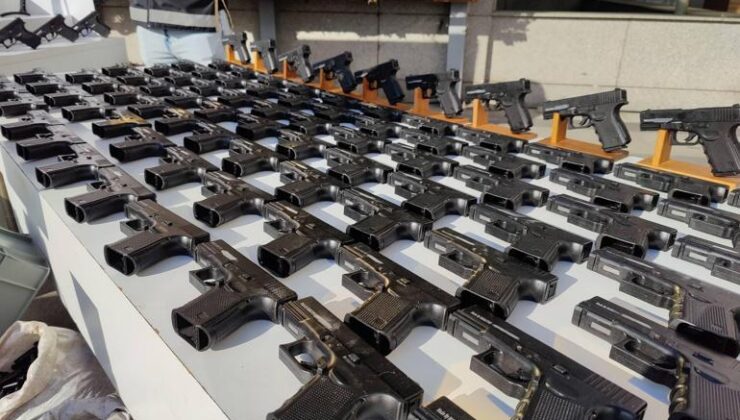 İstanbul’da motosikletli suç örgütüne büyük darbe! Emniyet ele geçirilen silahları sergiledi – CNN Türk Sondakika Haberler | Video