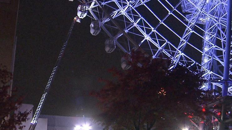 Yıldırım düştü, dönme dolap durdu! 20 kişi saatlerce mahsur kaldı… – Son Dakika Dünya Haberleri CNN Türk