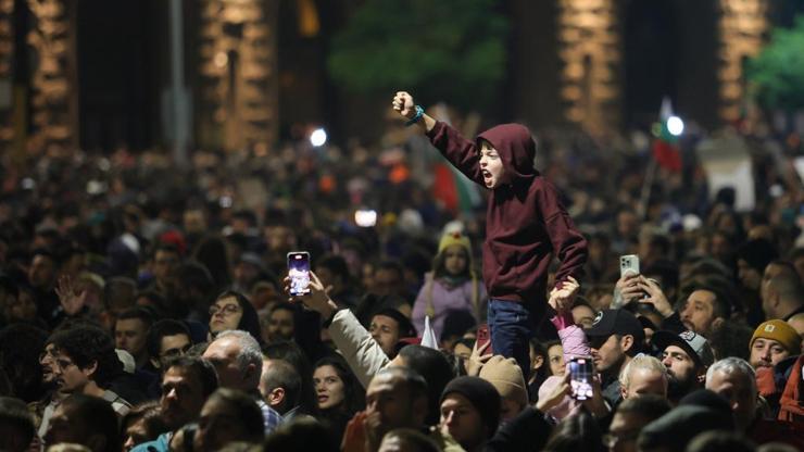 Sofyada hükümete bütçe tepkisi: Binlerce kişi Bağımsızlık Meydanı’nda toplandı – Son Dakika Dünya Haberleri CNN Türk