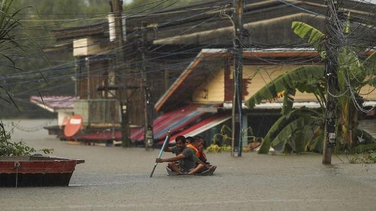 Taylandın güneyinde sel felaketi bilançosu ağırlaşıyor – Dünya Haberleri CNN TÜRK