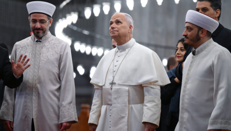 Papa 14. Leo, Sultanahmet Camii'ni ziyaret etti