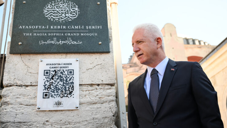 Tarihi camilerde karekodlu dönem