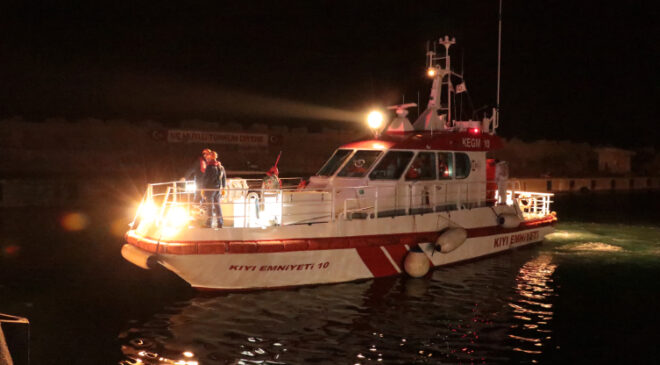 Karadeniz’de 2 gemide yangın: 25 personel tahliye edildi