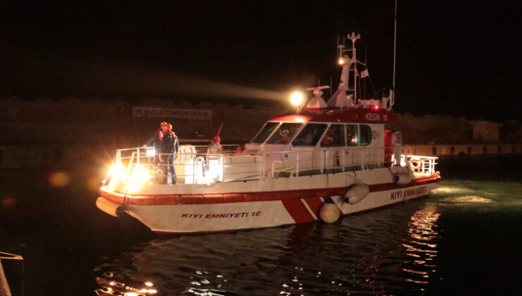 Karadeniz’de 2 gemide yangın: 25 personel tahliye edildi