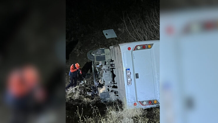 Siirt’te işçi servisi devrildi: 2’si ağır,15 yaralı