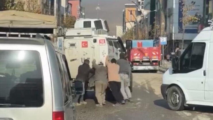 Hakkari’de zırhlı araç arızalandı: Vatandaşlar yetişti