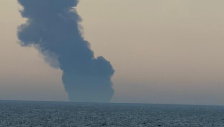 Karadeniz'de gemi yangını: 25 personel tahliye edildi