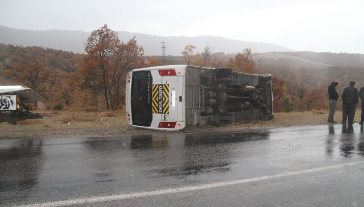Konya'da öğrenci servisi devrildi: 29 yaralı