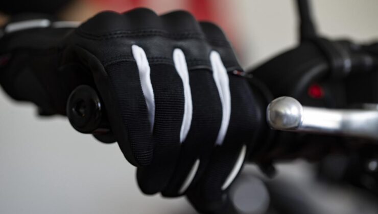 Motosikletlerde koruyucu eldiven zorunluluğu