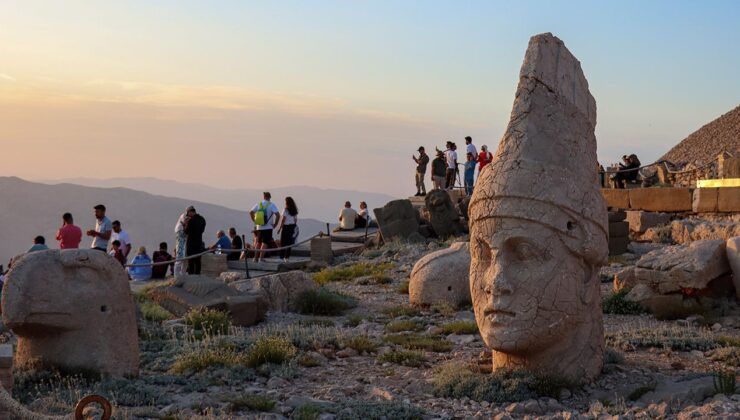 Nemrut Dağı’nı 7 yılda 1 milyon 38 bin kişi ziyaret etti