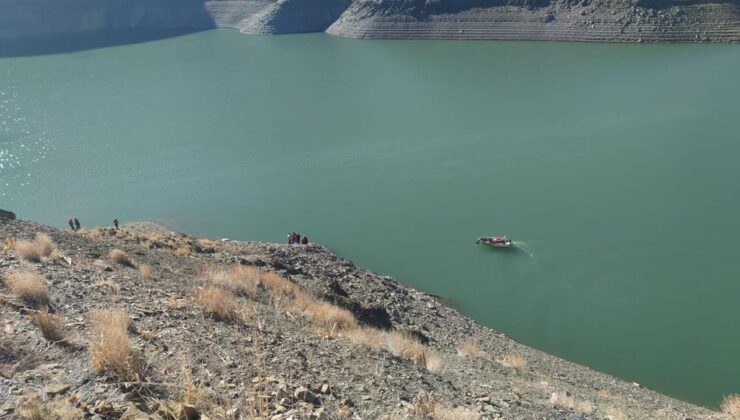 Van'da 3 kişinin bulunduğu araç baraj gölüne düştü