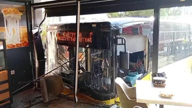 Otomobil ile çarpışan İETT otobüsü börekçiye daldı – CNN TÜRK Son Haberler