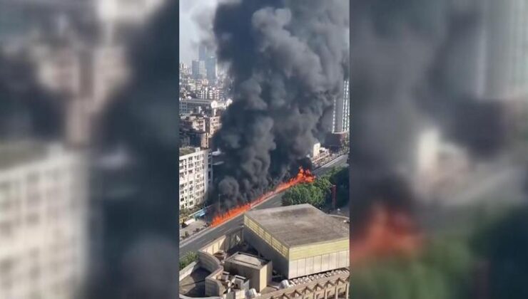 Tonlarca petrol taşıyan kamyon yandı | Video