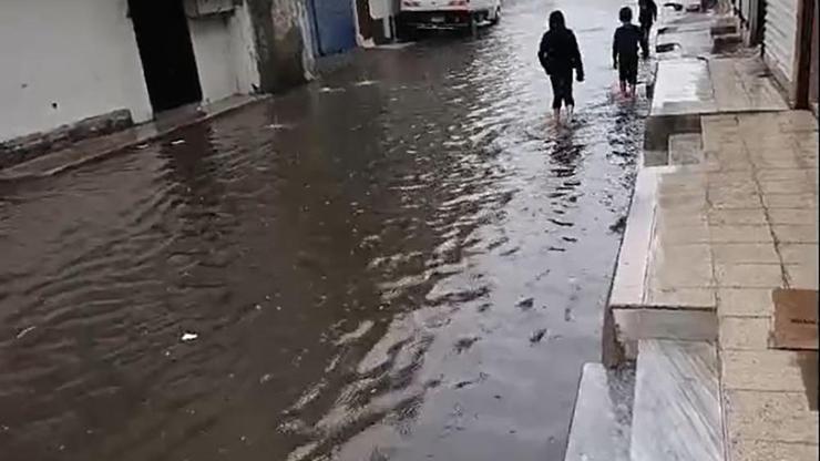 Adana’yı sel vurdu: Yollar göle döndü – Son Dakika Haberleri CNN Türk
