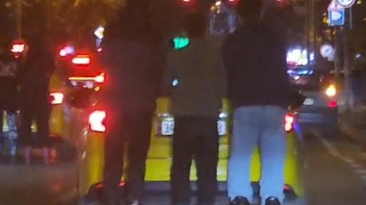 Kadıköy’de patenli gençlerin tehlikeli yolculuğu – Son Dakika Haberleri Bugün