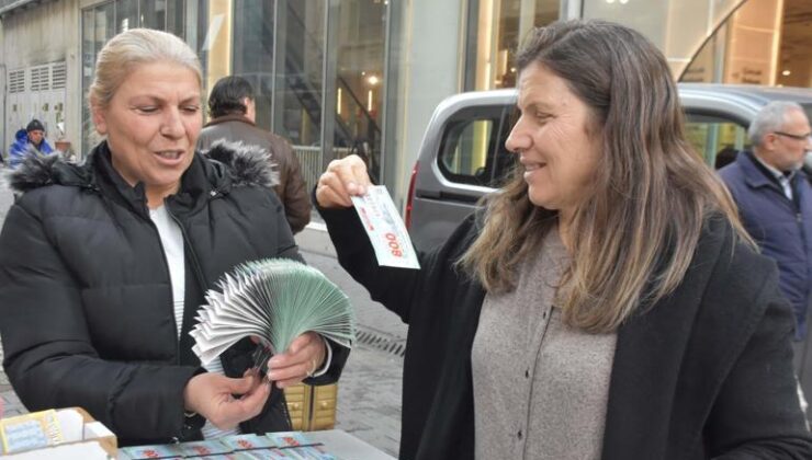 800 milyon TL’lik rekor ikramiyeli Milli Piyango yılbaşı biletlerine yoğun ilgi – CNN TÜRK En Son Haberler | Video