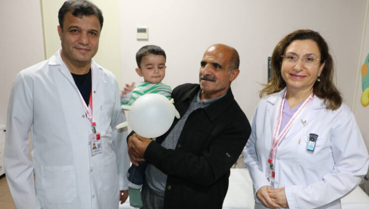 Yarım kalple doğan bebek mucizeyi başardı