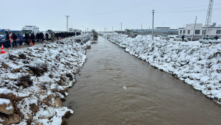 Kanala düşen araçtaki 4 kişi için arama çalışması yapılıyor