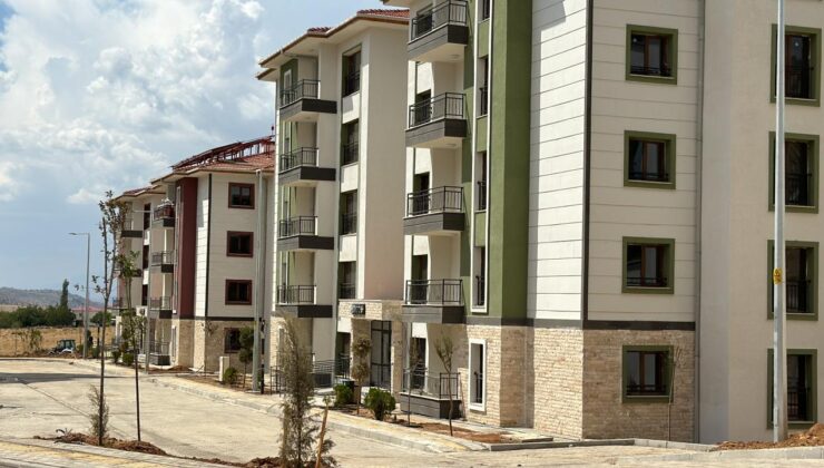 Devletten deprem bölgesinin en küçük hak sahibine yeni yuva