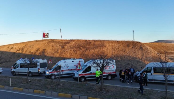 Kırıkkale’de üç servis aracı zincirleme kaza yaptı: 10 yaralı