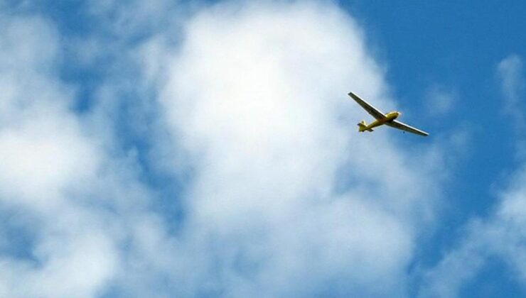 Endonezya'da içinde 10 kişinin bulunduğu uçak kayboldu