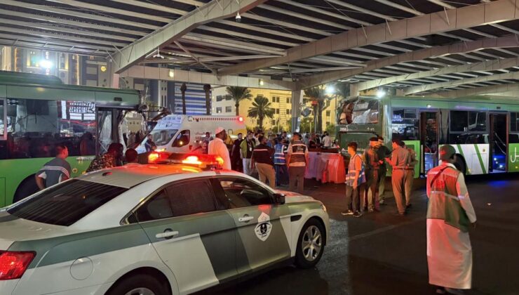 Mekke'de  Türk kafilesine otobüs çarptı: 1 ölü, 2 yaralı