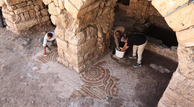 Midyat’ta 1500 yıllık mozaik keşfi