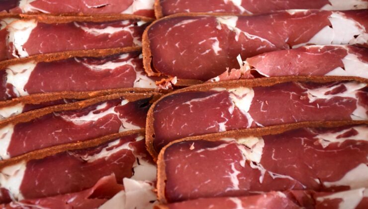 Pastırma yedikten sonra fenalaşan 5 kişi hastanelik oldu