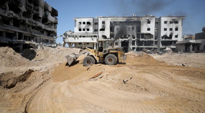 Gazze'deki Şifa Hastanesinin bahçesine defnedilen cenazelerin nakline başlanacak