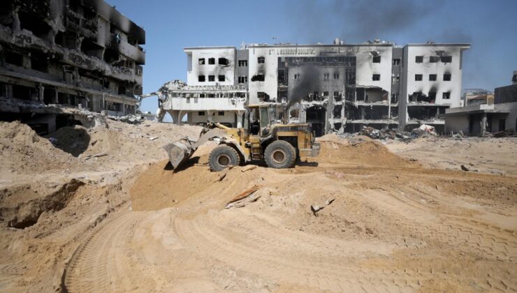 Gazze'deki Şifa Hastanesinin bahçesine defnedilen cenazelerin nakline başlanacak