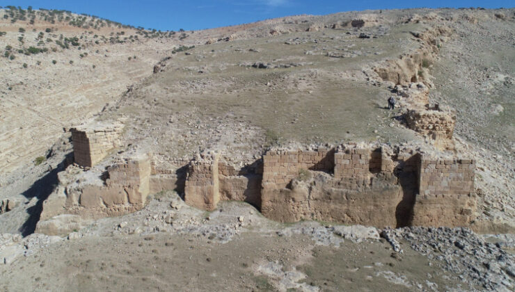Mardin'deki Rabat Kalesi'nde arkeolojik kazı çalışmaları başladı